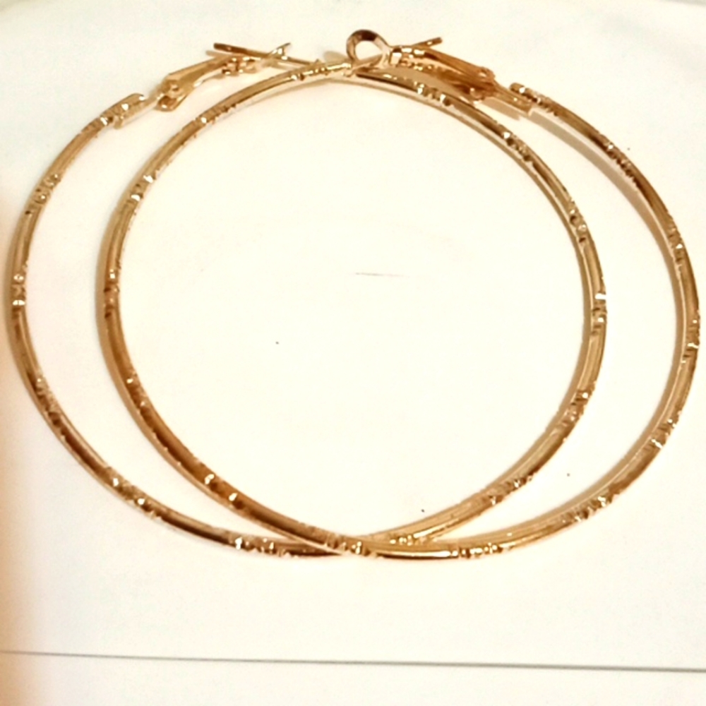 Gold bamboo design thin hoop earrings